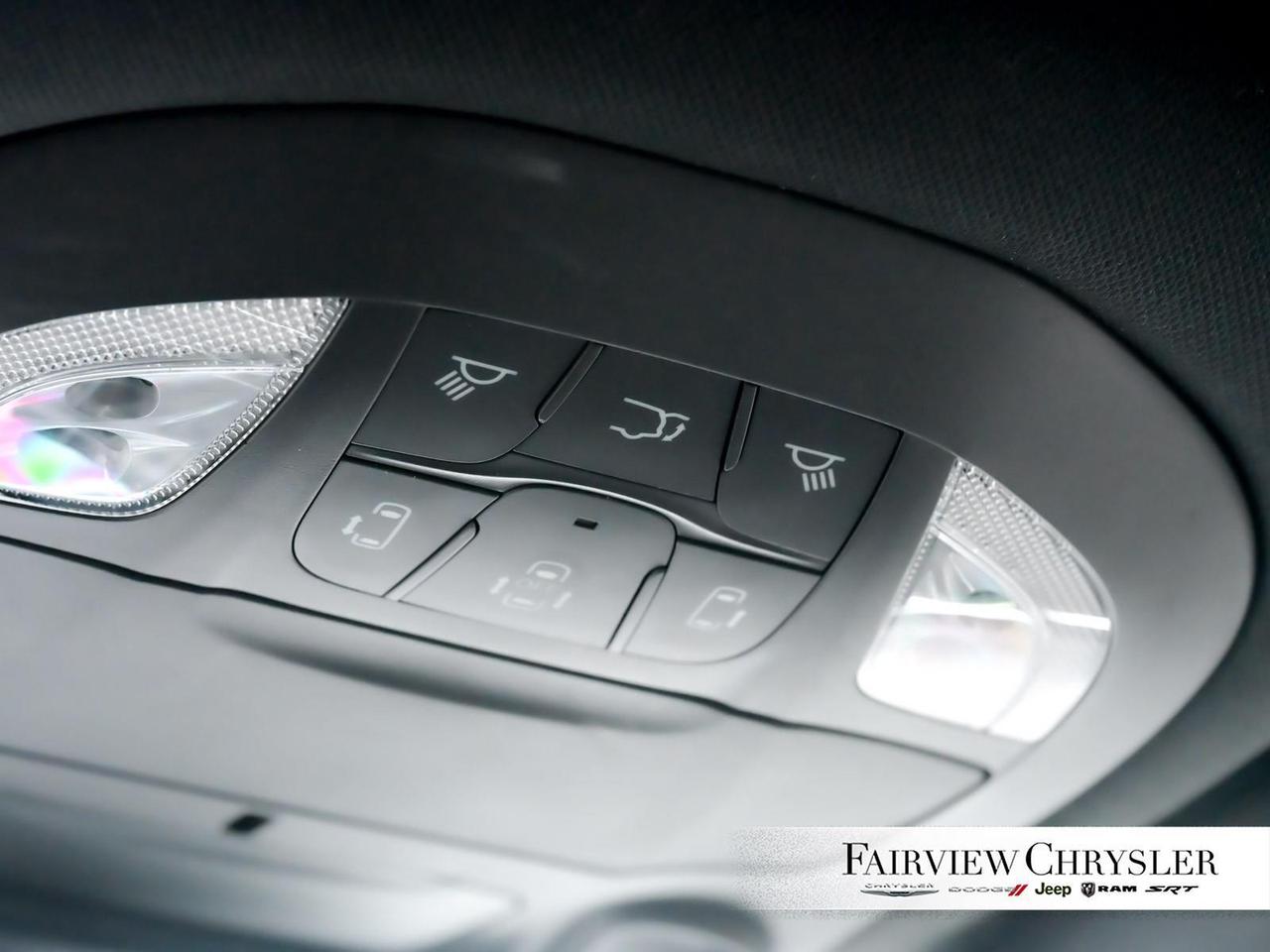 2024 Chrysler Pacifica Limited S APPEARANCE   PANO ROOF   LEATHER   NAV Photo
