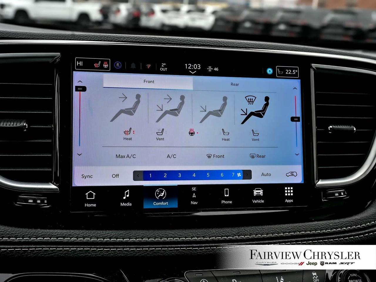 2024 Chrysler Pacifica Limited S APPEARANCE   PANO ROOF   LEATHER   NAV Photo