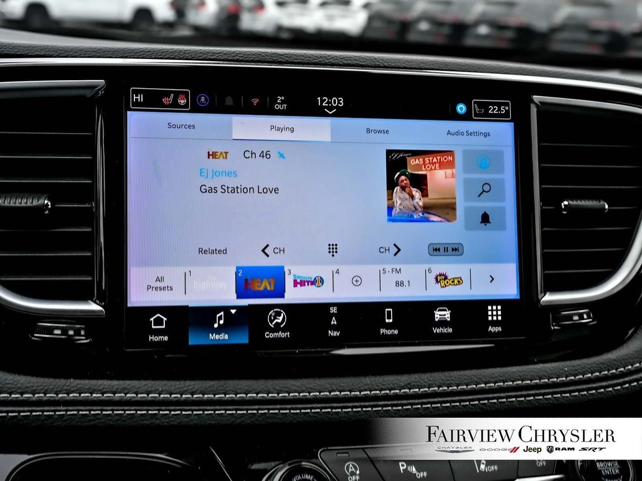 2024 Chrysler Pacifica Limited S APPEARANCE   PANO ROOF   LEATHER   NAV Photo