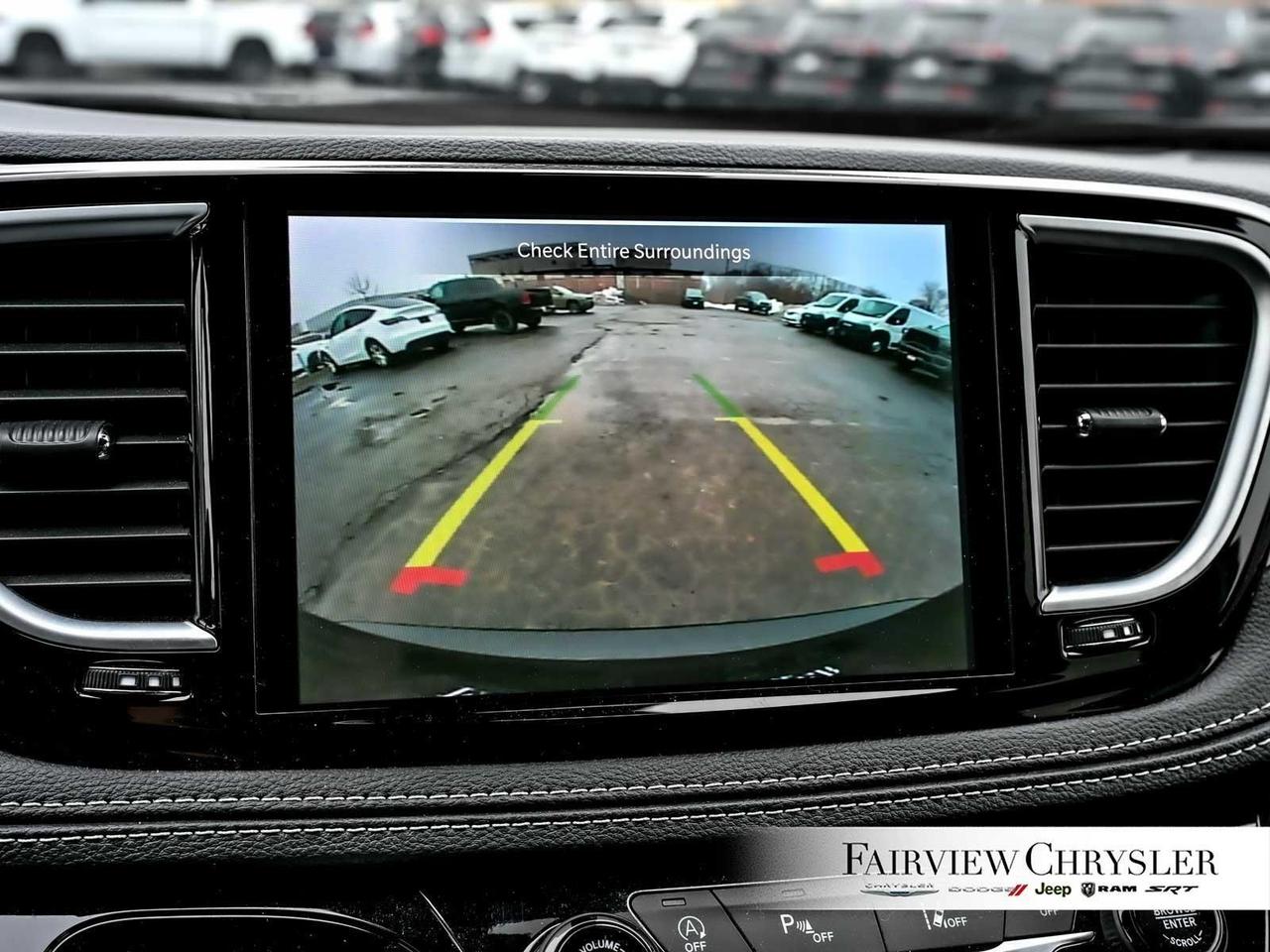 2024 Chrysler Pacifica Limited S APPEARANCE   PANO ROOF   LEATHER   NAV Photo