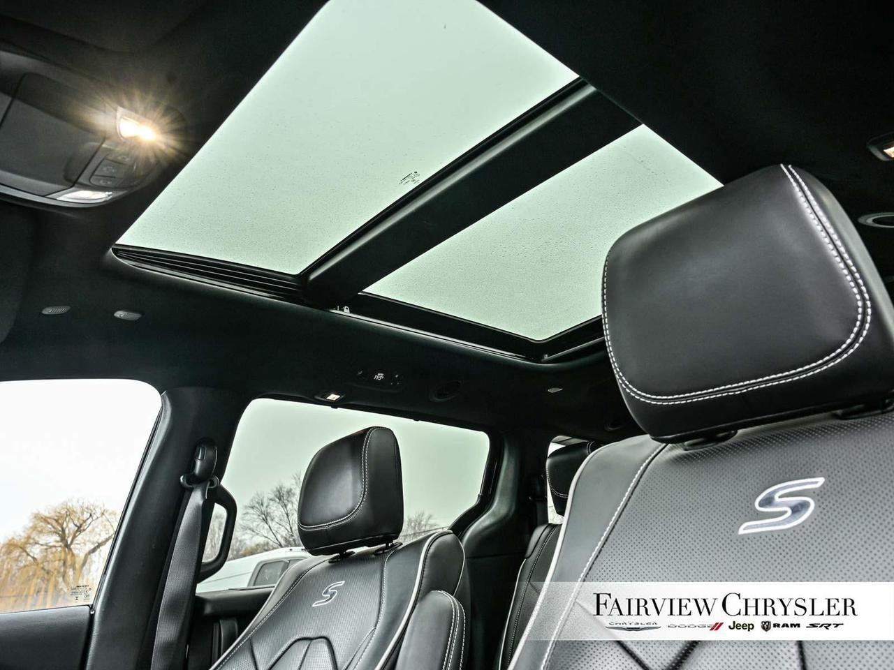 2024 Chrysler Pacifica Limited S APPEARANCE   PANO ROOF   LEATHER   NAV Photo