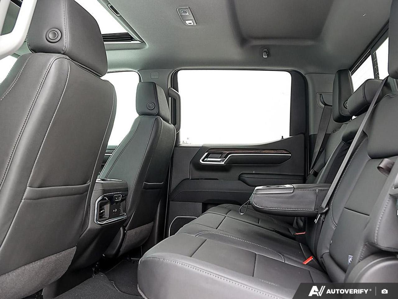 2026 GMC Sierra 1500 Crew Cab Short Box 4-Wheel Drive SLT Photo