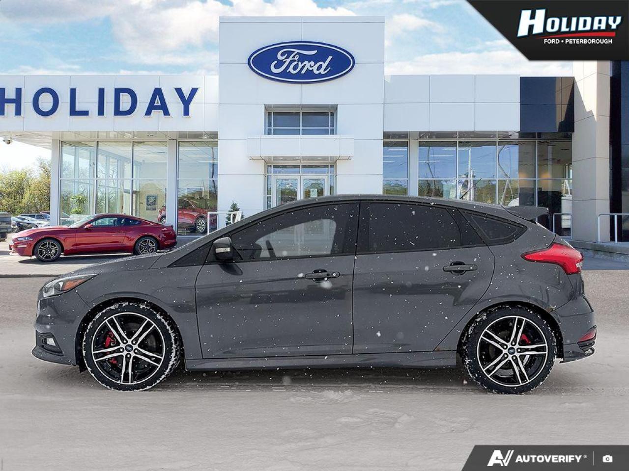 2018 Ford Focus ST Photo