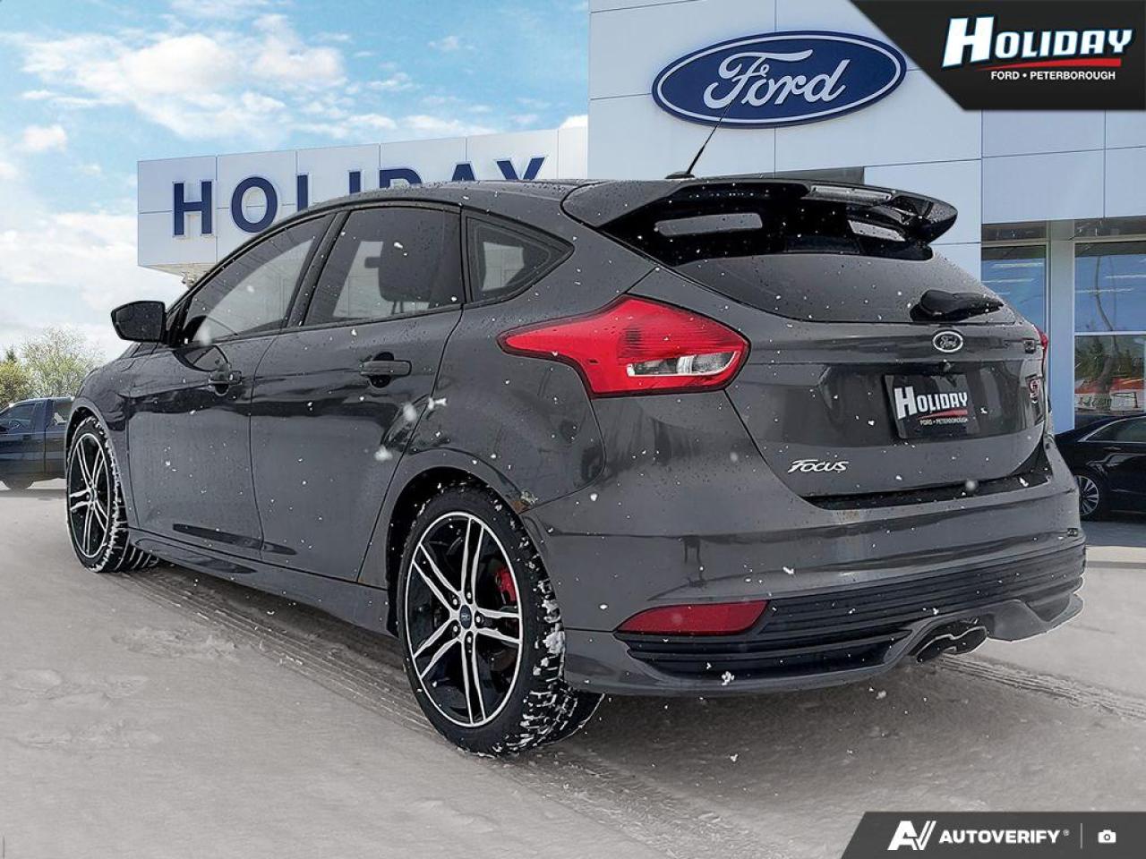 2018 Ford Focus ST Photo3