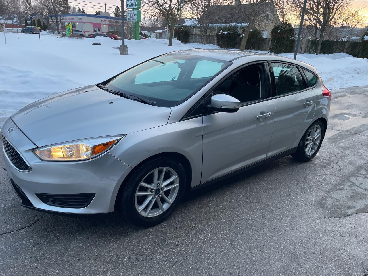 2016 Ford Focus SE Photo0