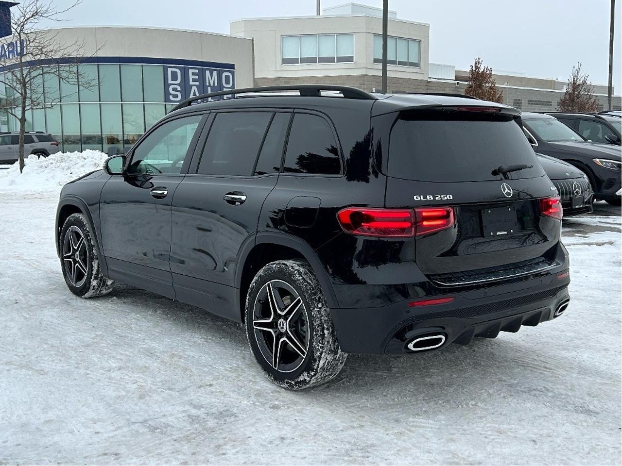 2026 Mercedes-Benz GLB 250 4MATIC Photo3