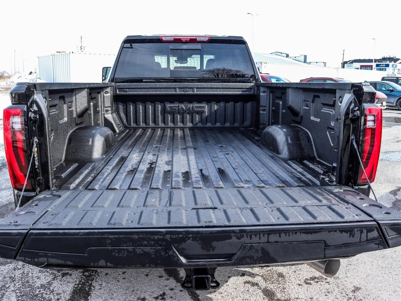 2026 GMC Sierra 3500HD 4WD Crew Cab Long Box Denali Ultimate Photo