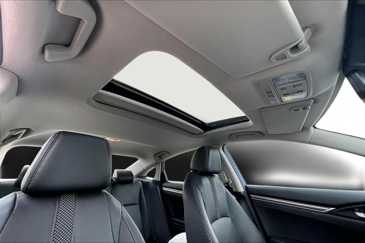 2019 Honda Civic Sedan TOURING   FULLY LOADED!   LEATHER   SUNROOF   NAVI Photo