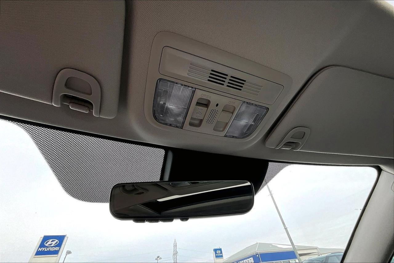 2019 Honda Civic Sedan TOURING   FULLY LOADED!   LEATHER   SUNROOF   NAVI Photo