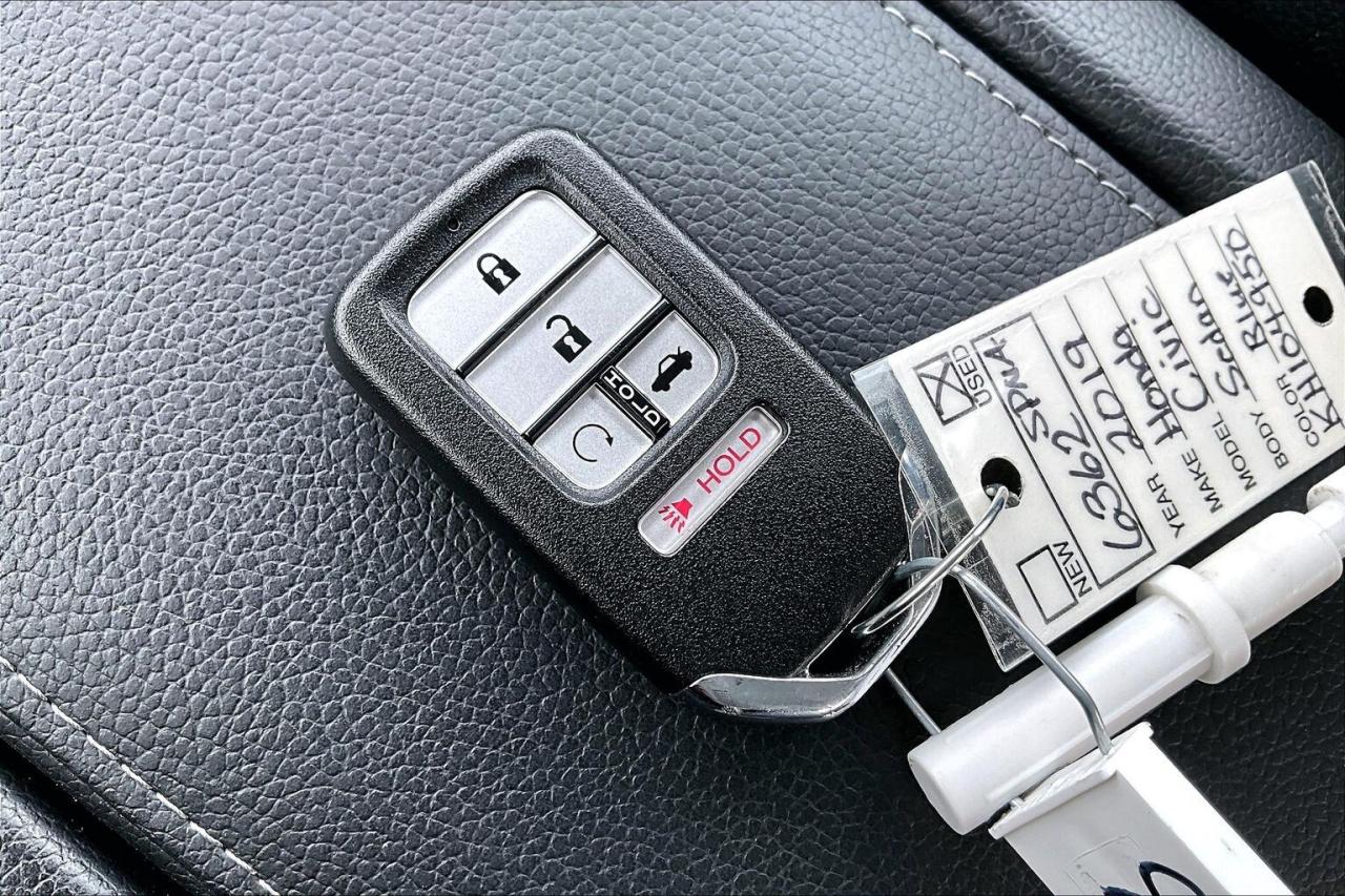 2019 Honda Civic Sedan TOURING   FULLY LOADED!   LEATHER   SUNROOF   NAVI Photo