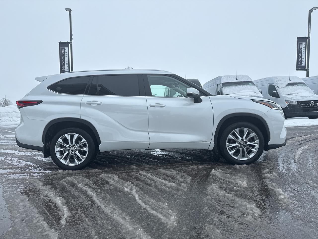 2024 Toyota Highlander Hybrid  Photo4