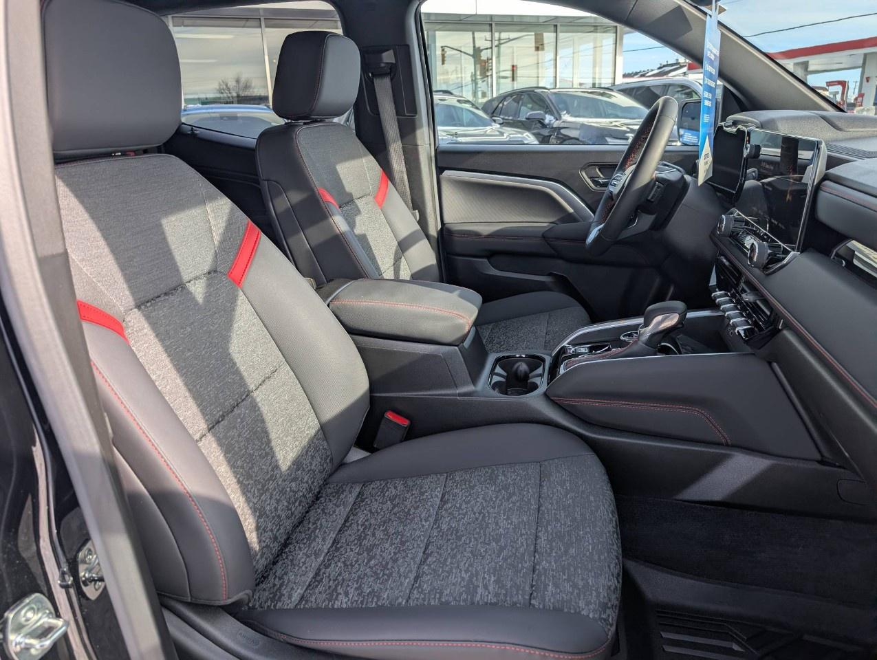 2025 Chevrolet Colorado Crew Cab Short Box 4-Wheel Drive Z71 Photo