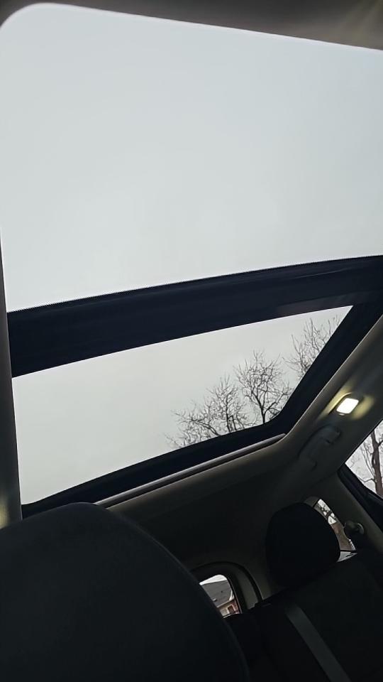 2015 Nissan Rogue FWD 4dr SV/Key Less Entry/Rear View Camera/Panoram Photo