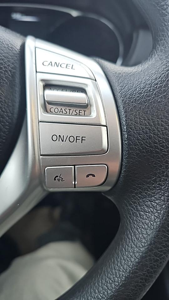 2015 Nissan Rogue FWD 4dr SV/Key Less Entry/Rear View Camera/Panoram Photo