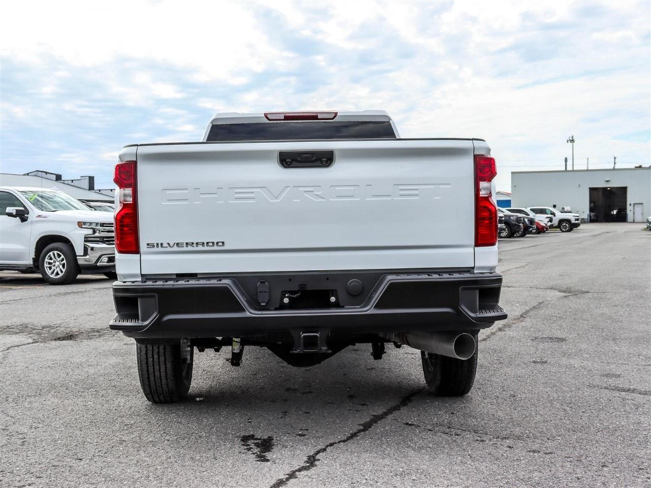 2026 Chevrolet SILVERADO 2500HD 4WD Crew Cab Long Box Work Truck Photo3