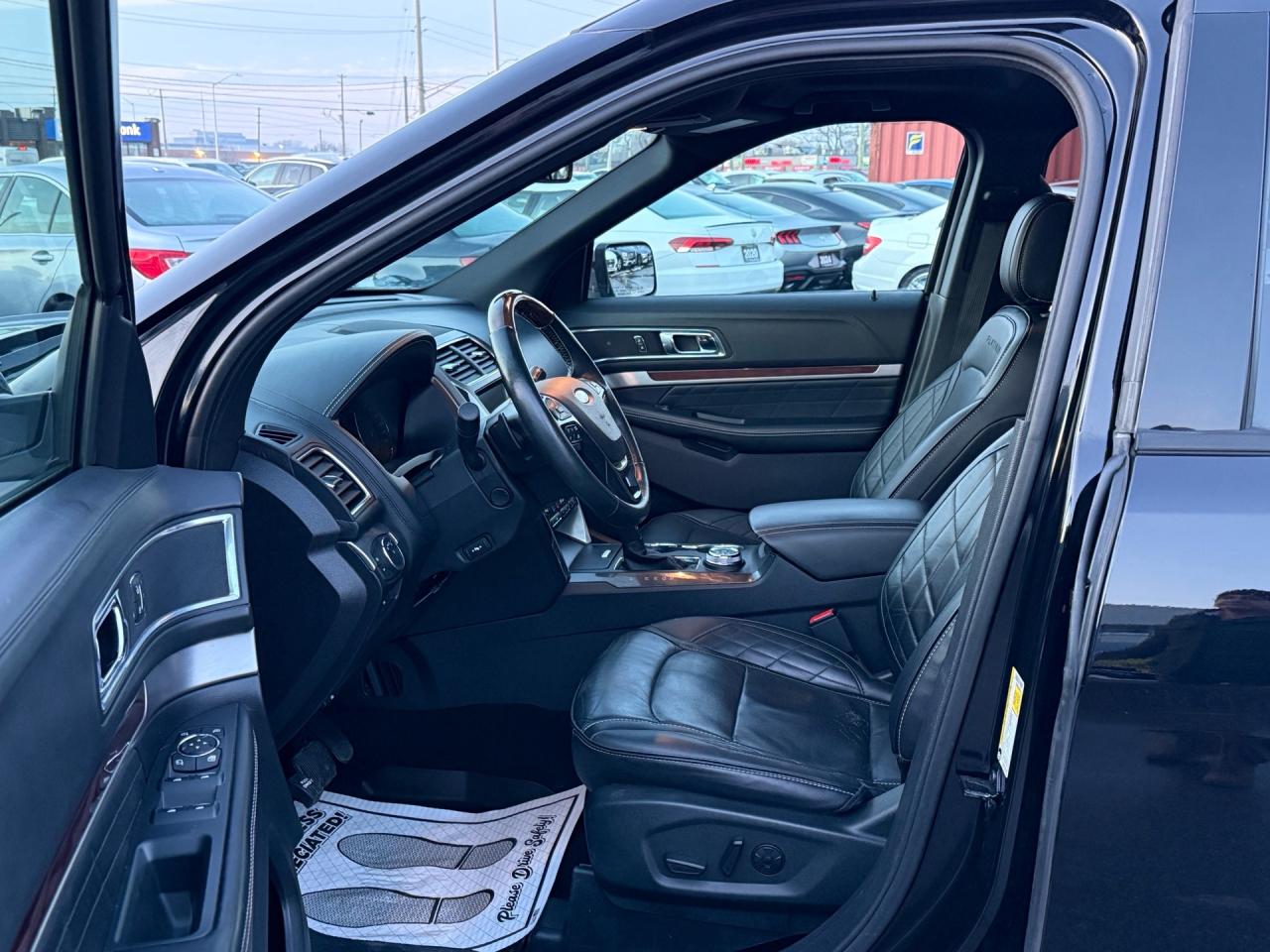 2019 Ford Explorer Platinum 4WD  ACCIDENT FREE 1-OWNER CERTIFIED Photo