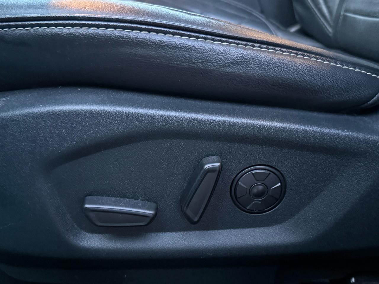 2019 Ford Explorer Platinum 4WD  ACCIDENT FREE 1-OWNER CERTIFIED Photo