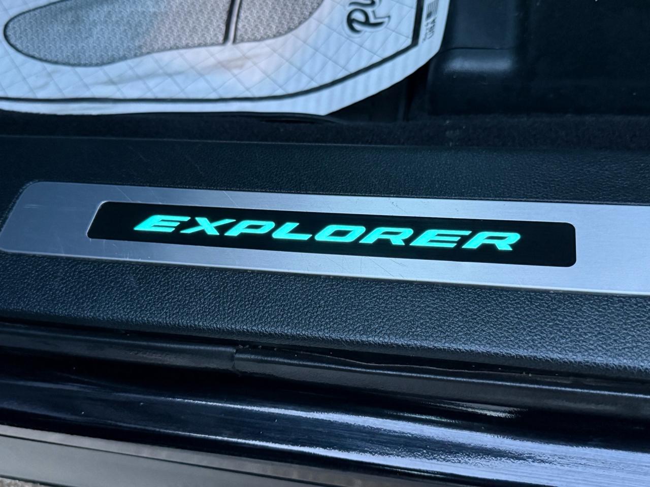 2019 Ford Explorer Platinum 4WD  ACCIDENT FREE 1-OWNER CERTIFIED Photo