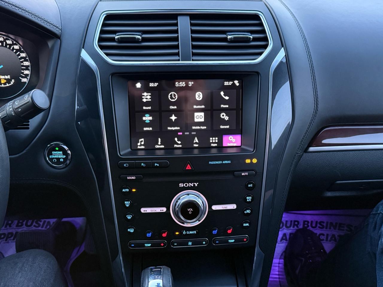 2019 Ford Explorer Platinum 4WD  ACCIDENT FREE 1-OWNER CERTIFIED Photo