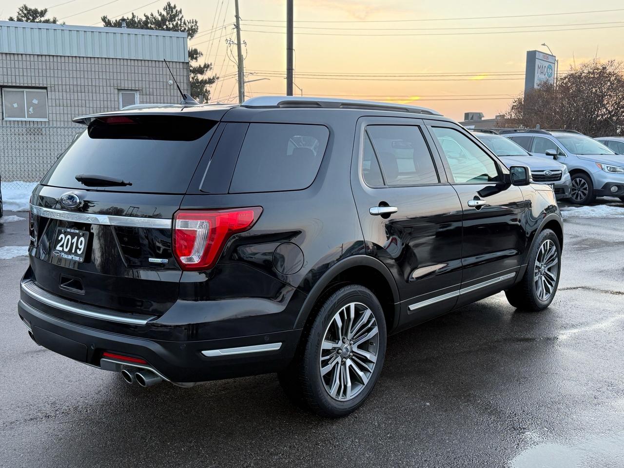 2019 Ford Explorer Platinum 4WD  ACCIDENT FREE 1-OWNER CERTIFIED Photo4