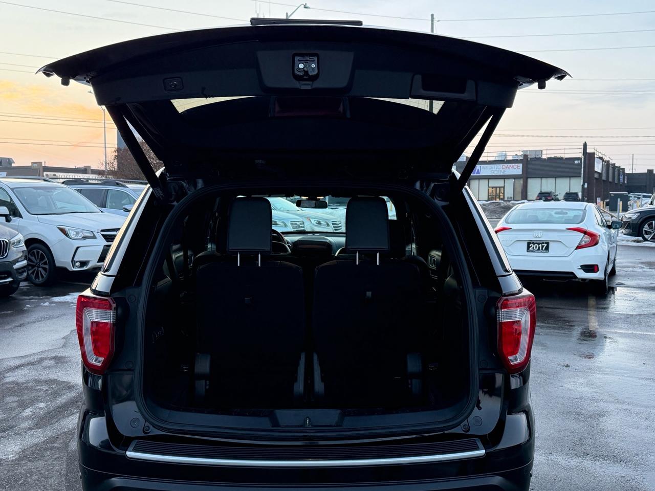 2019 Ford Explorer Platinum 4WD  ACCIDENT FREE 1-OWNER CERTIFIED Photo