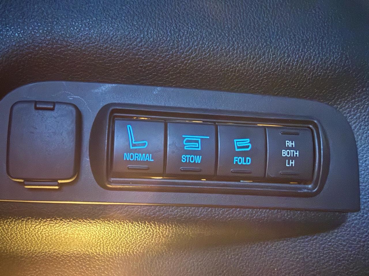 2019 Ford Explorer Platinum 4WD  ACCIDENT FREE 1-OWNER CERTIFIED Photo