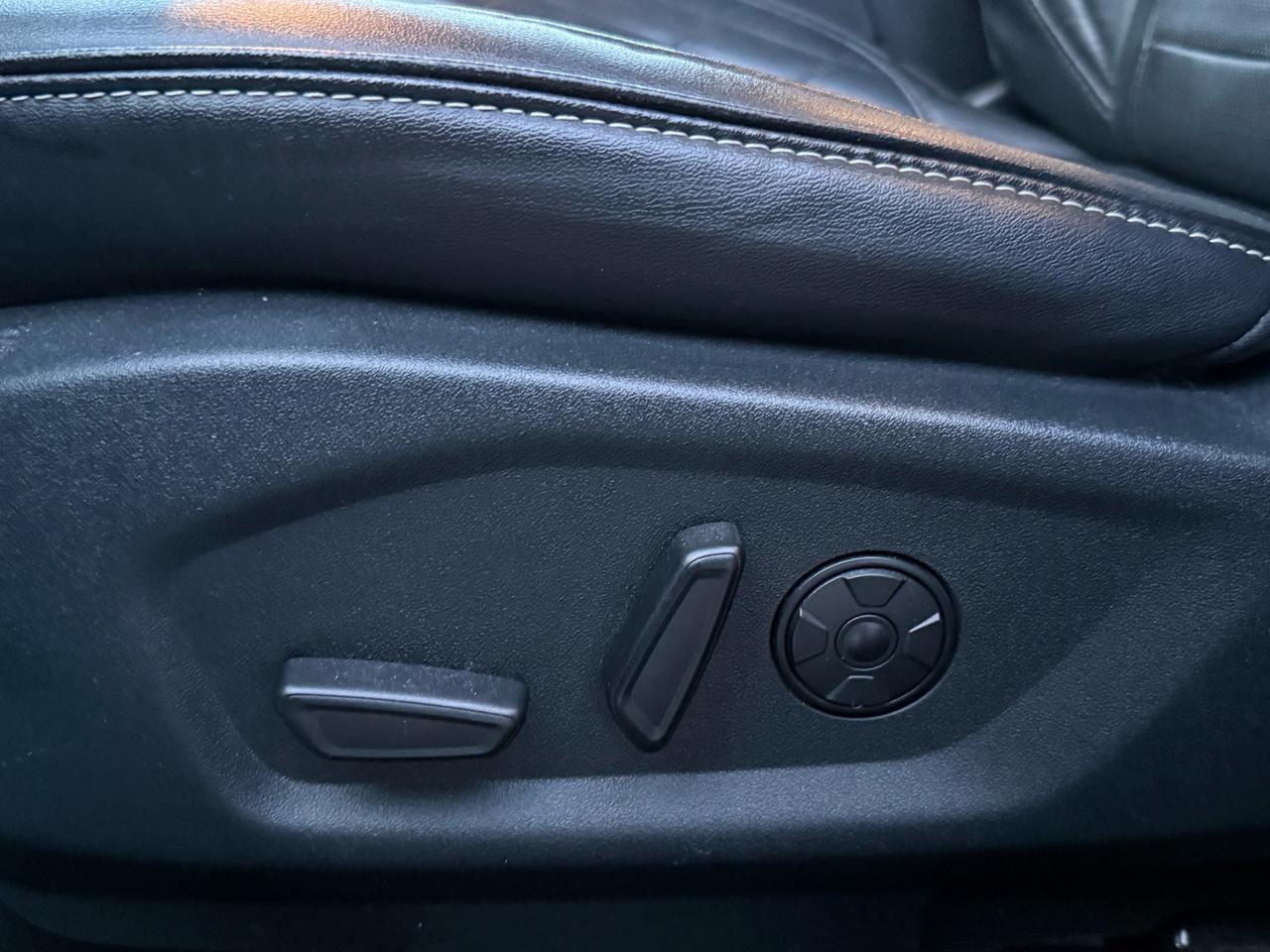 2019 Ford Explorer Platinum 4WD  ACCIDENT FREE 1-OWNER CERTIFIED Photo