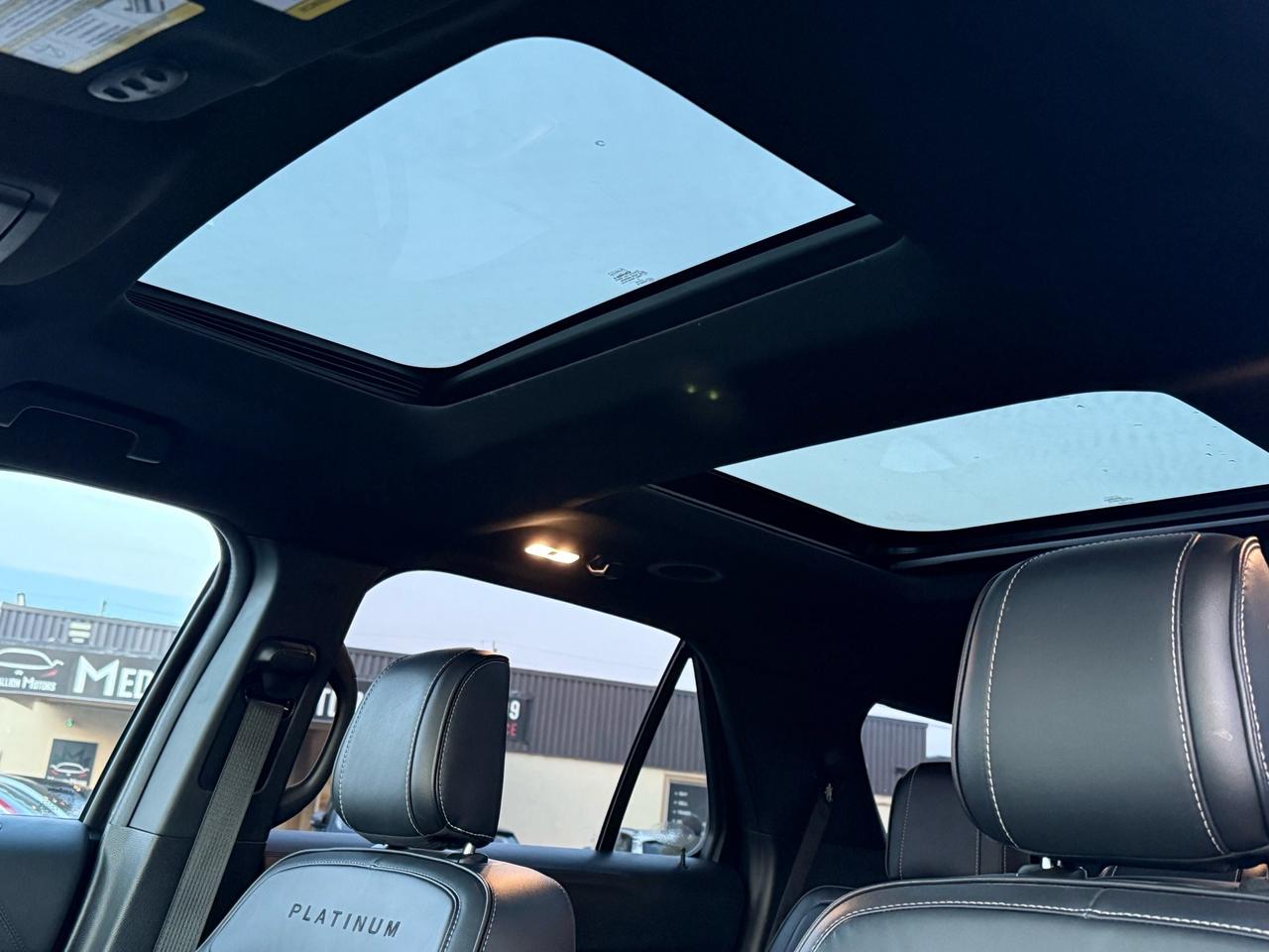 2019 Ford Explorer Platinum 4WD  ACCIDENT FREE 1-OWNER CERTIFIED Photo