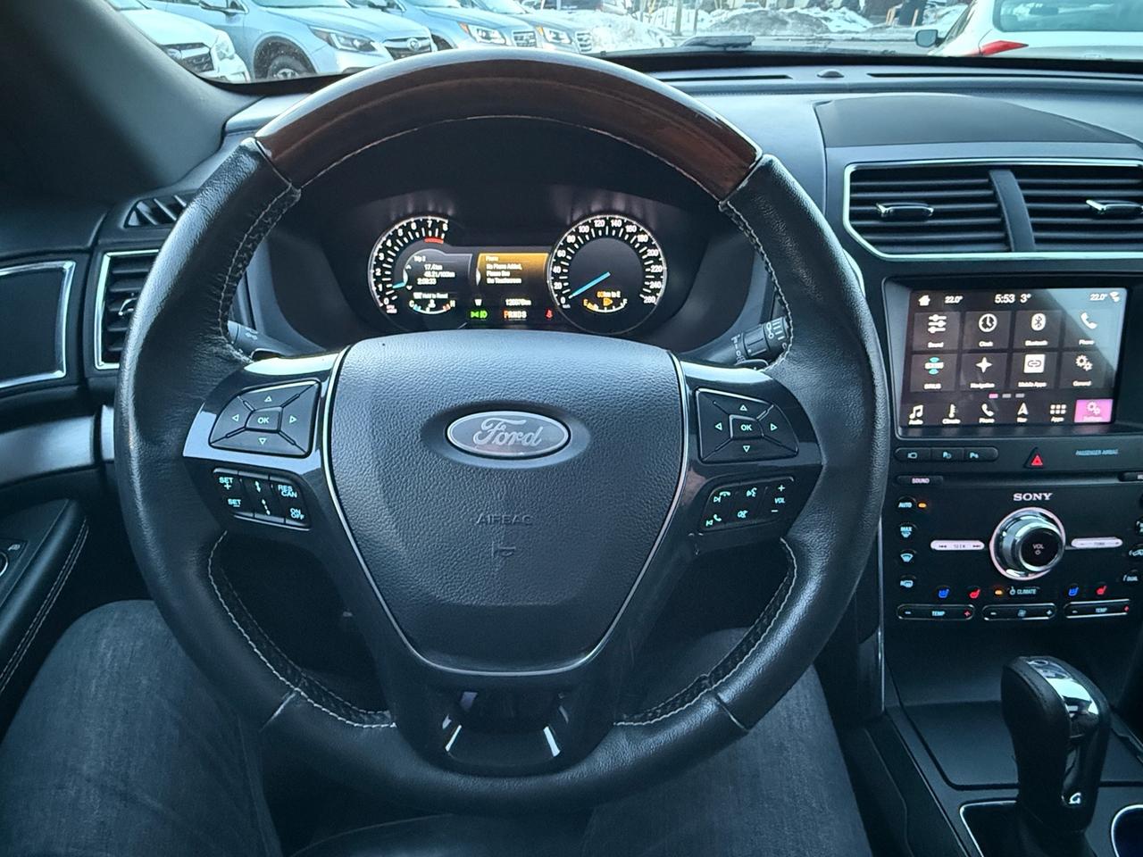 2019 Ford Explorer Platinum 4WD  ACCIDENT FREE 1-OWNER CERTIFIED Photo