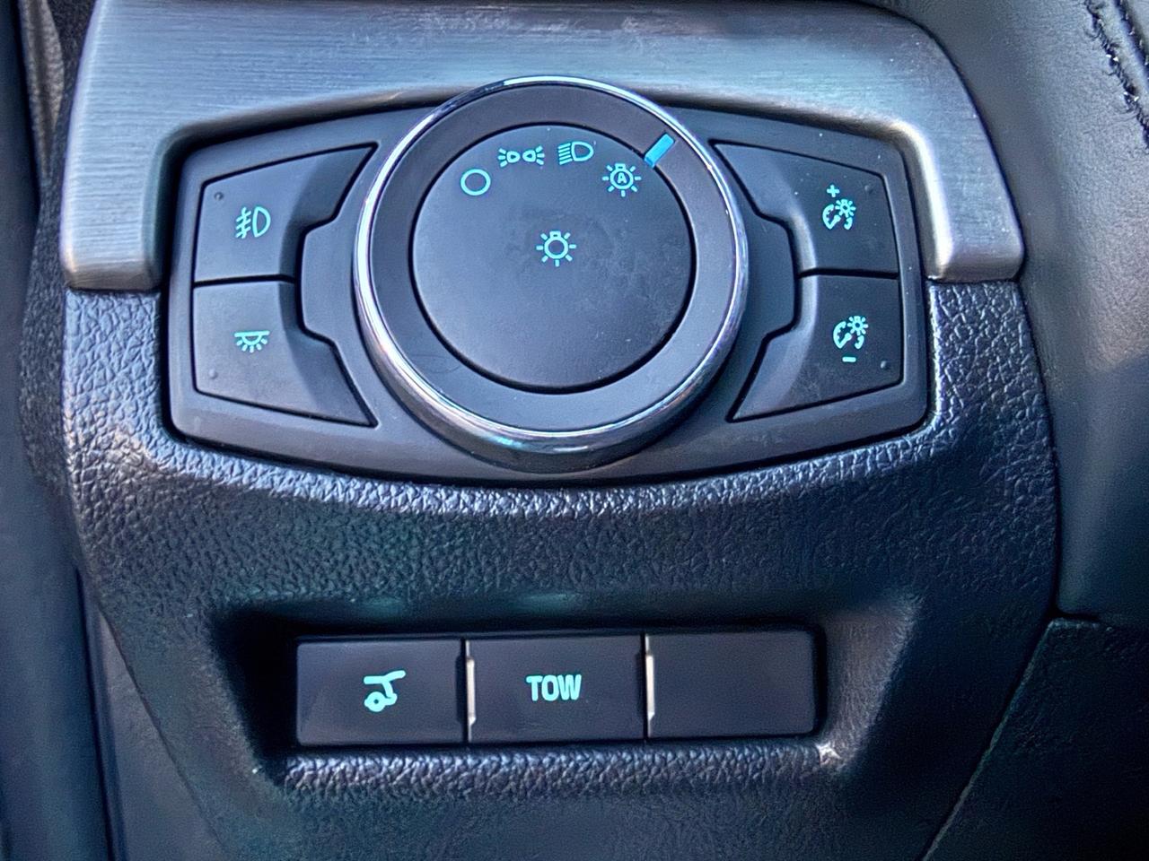 2019 Ford Explorer Platinum 4WD  ACCIDENT FREE 1-OWNER CERTIFIED Photo