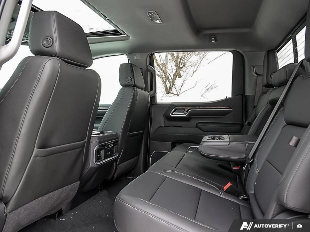 2026 GMC Sierra 1500 Crew Cab Short Box 4-Wheel Drive SLT Photo