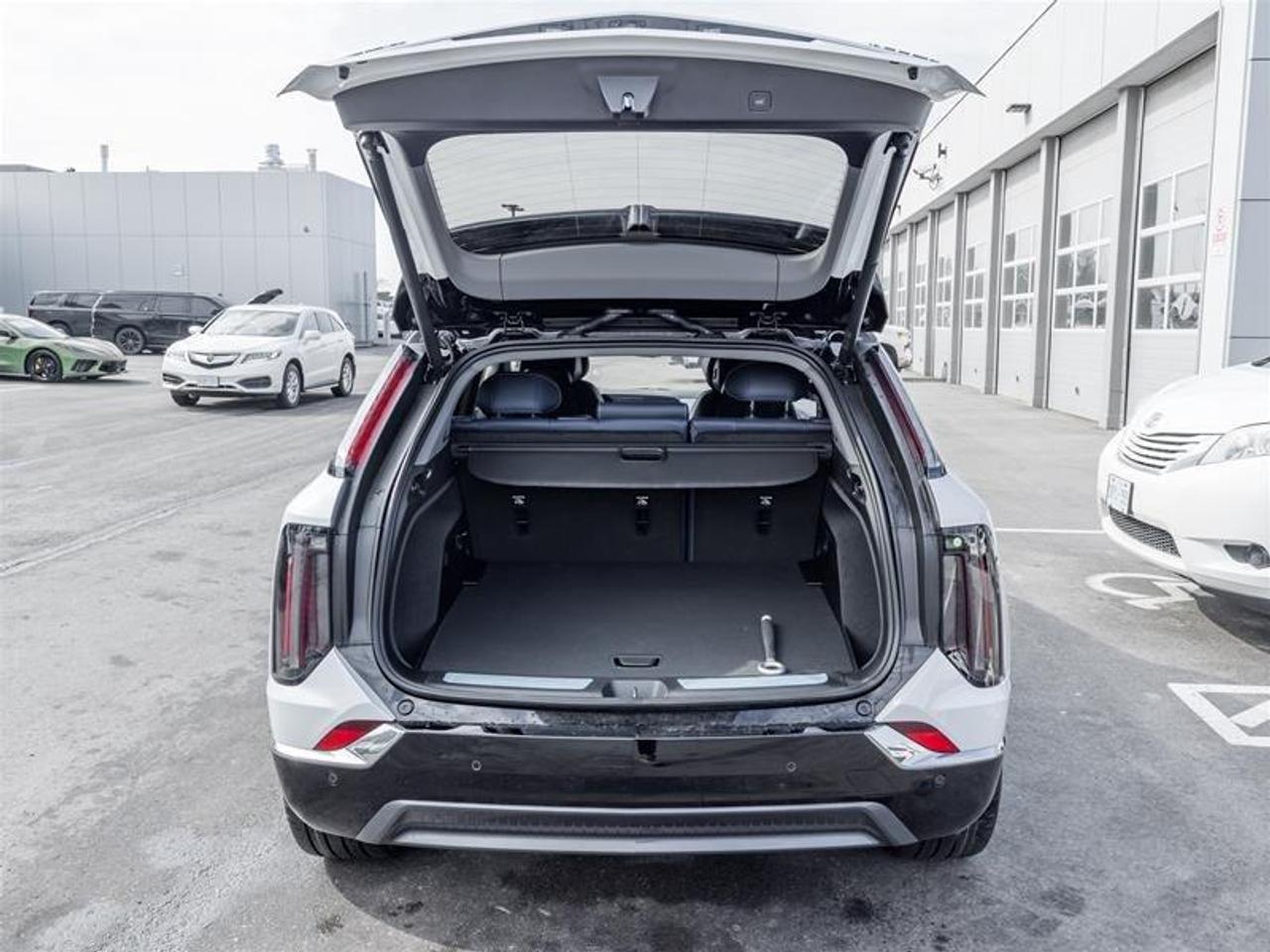 2026 Cadillac OPTIQ Premium Luxury 4dr Photo