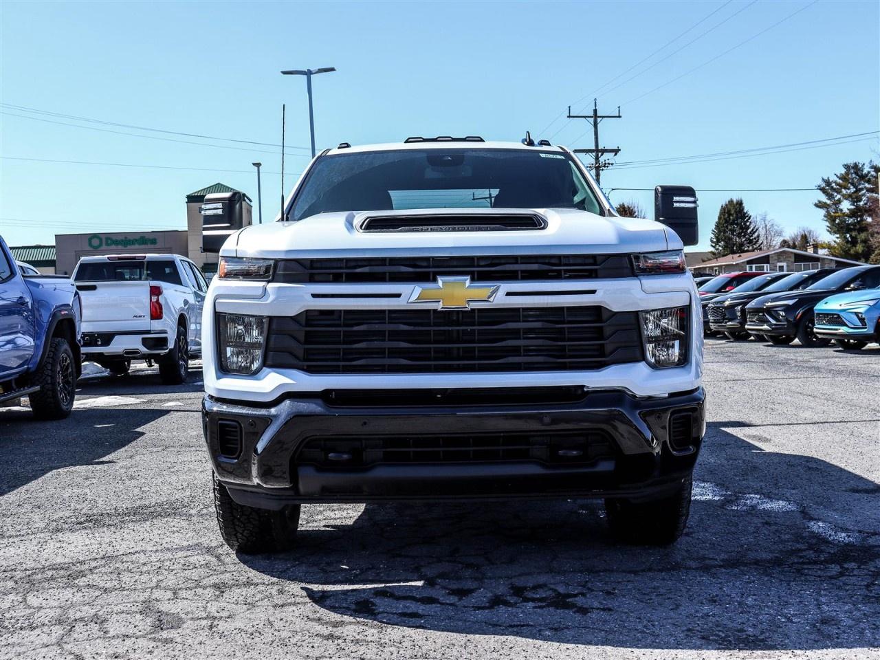 2026 Chevrolet SILVERADO 2500HD 4WD Crew Cab Standard Box Custom Photo