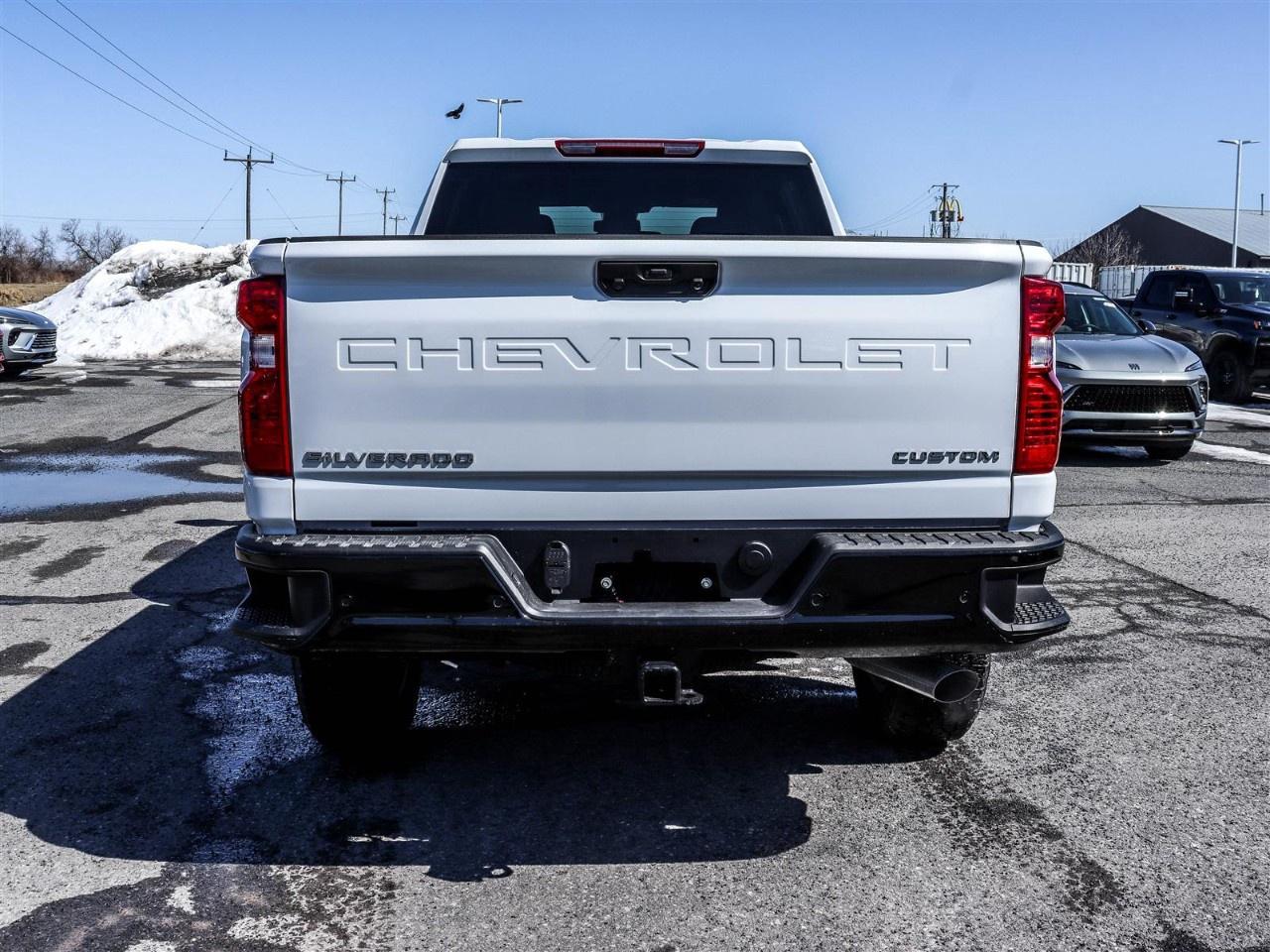 2026 Chevrolet SILVERADO 2500HD 4WD Crew Cab Standard Box Custom Photo