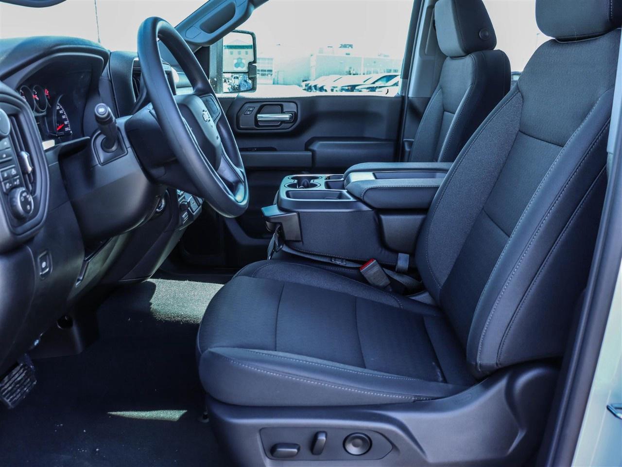 2026 Chevrolet SILVERADO 2500HD 4WD Crew Cab Standard Box Custom Photo