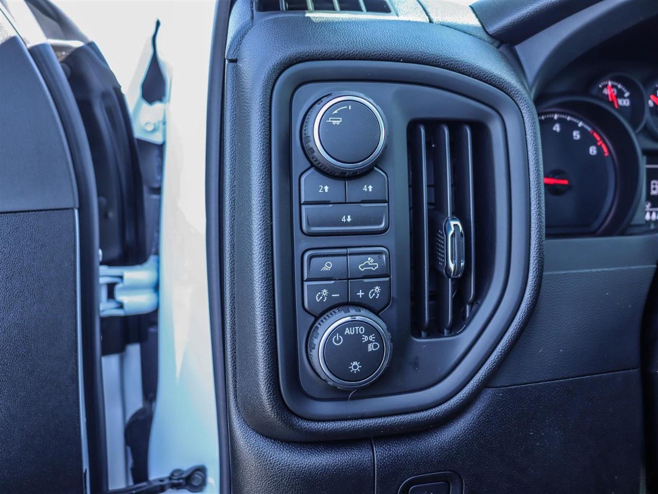 2026 Chevrolet SILVERADO 2500HD 4WD Crew Cab Standard Box Custom Photo