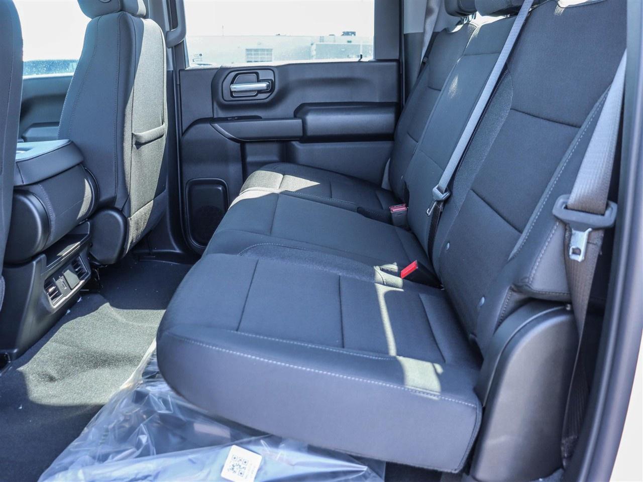 2026 Chevrolet SILVERADO 2500HD 4WD Crew Cab Standard Box Custom Photo