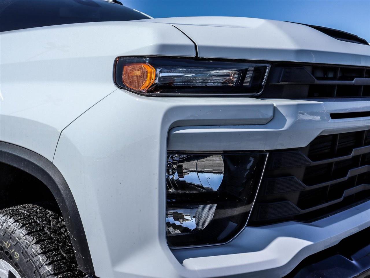 2026 Chevrolet SILVERADO 2500HD 4WD Crew Cab Standard Box Custom Photo