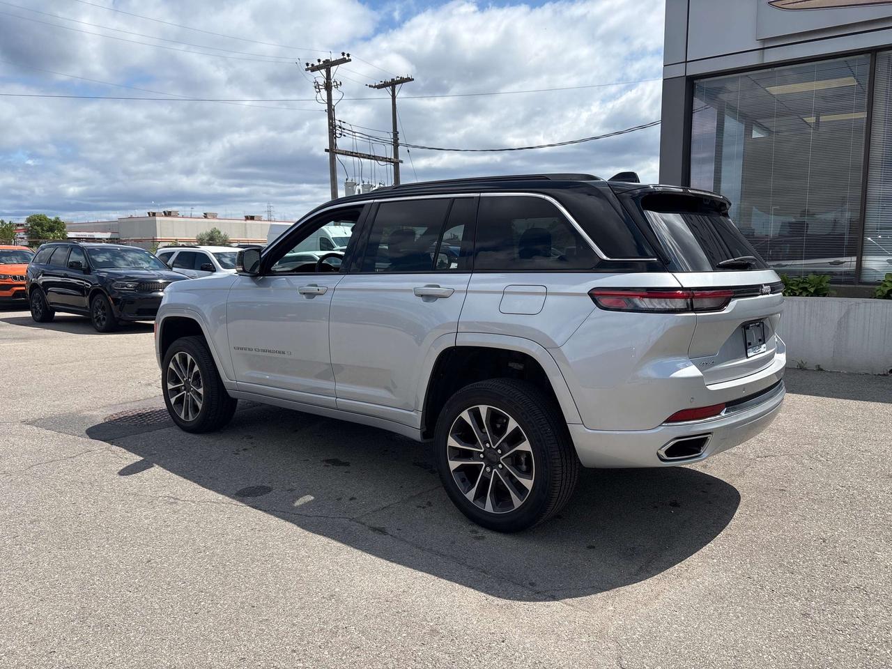 2025 Jeep Grand Cherokee Overland 4x4 V6 *SEAT MASSAGE *SUN *NAVI *TOW Photo3