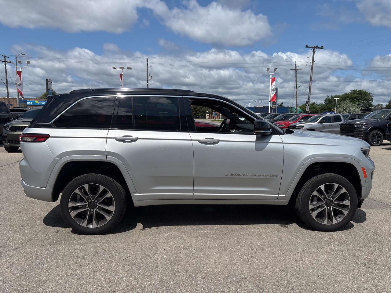 2025 Jeep Grand Cherokee Overland 4x4 V6 *SEAT MASSAGE *SUN *NAVI *TOW Photo