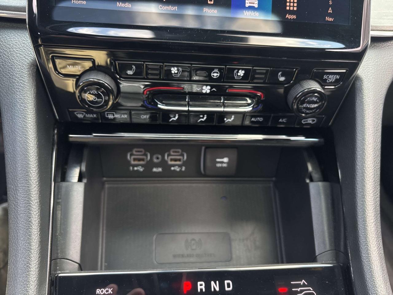 2025 Jeep Grand Cherokee Overland 4x4 V6 *SEAT MASSAGE *SUN *NAVI *TOW Photo