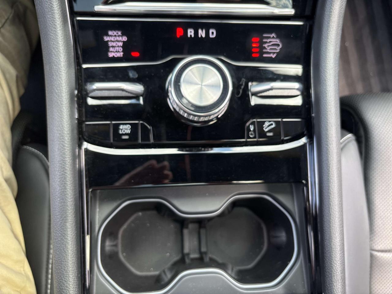 2025 Jeep Grand Cherokee Overland 4x4 V6 *SEAT MASSAGE *SUN *NAVI *TOW Photo