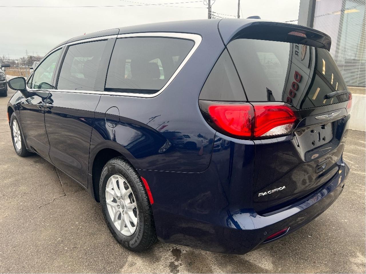 2020 Chrysler Pacifica LX V6 7-Passenger *NAVI *HEATED SEATS *POWER DOORS Photo