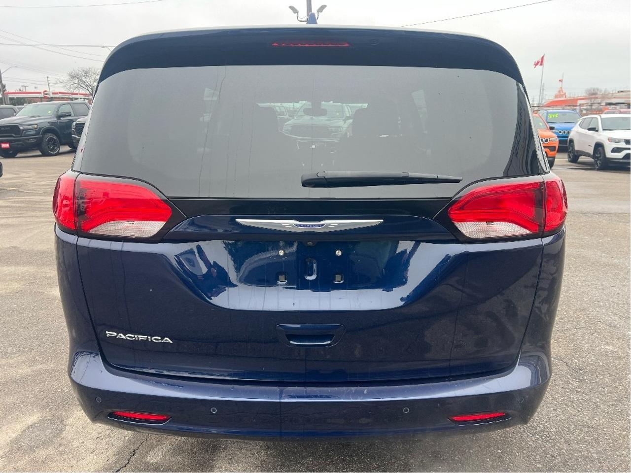 2020 Chrysler Pacifica LX V6 7-Passenger *NAVI *HEATED SEATS *POWER DOORS Photo