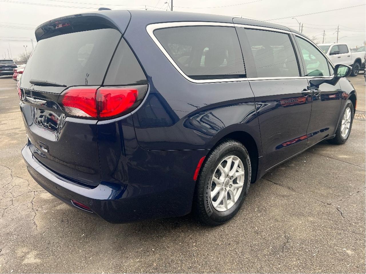 2020 Chrysler Pacifica LX V6 7-Passenger *NAVI *HEATED SEATS *POWER DOORS Photo