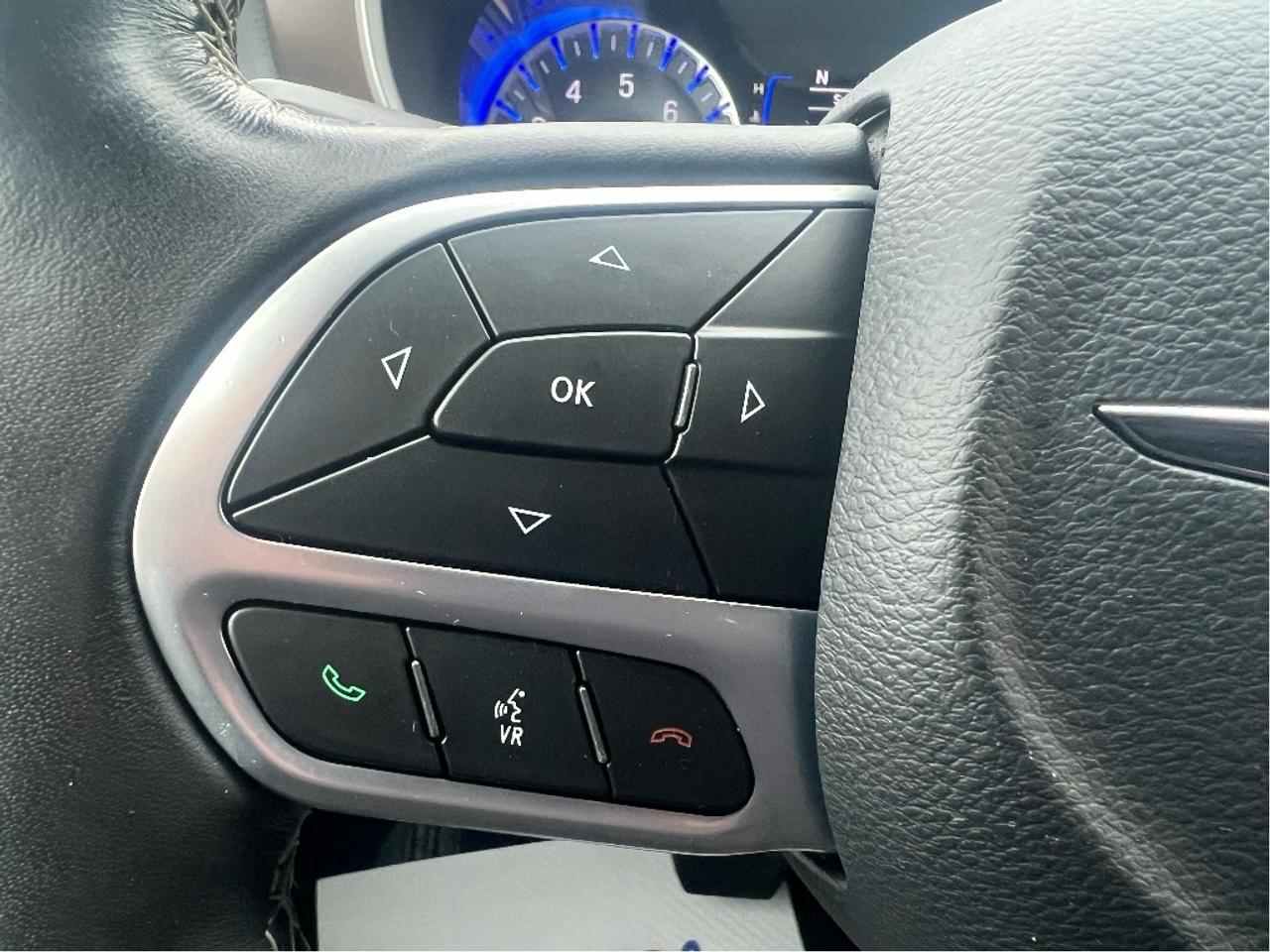 2020 Chrysler Pacifica LX V6 7-Passenger *NAVI *HEATED SEATS *POWER DOORS Photo