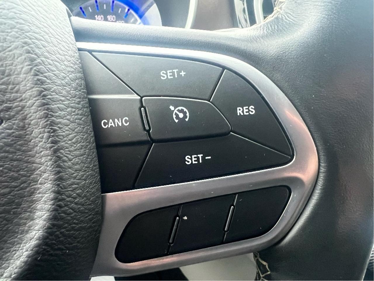 2020 Chrysler Pacifica LX V6 7-Passenger *NAVI *HEATED SEATS *POWER DOORS Photo