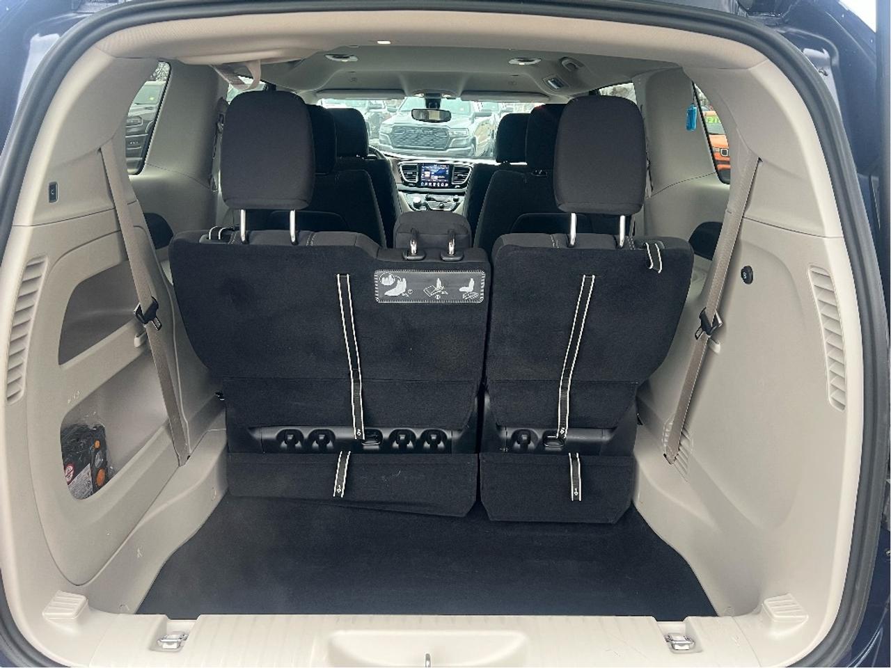 2020 Chrysler Pacifica LX V6 7-Passenger *NAVI *HEATED SEATS *POWER DOORS Photo