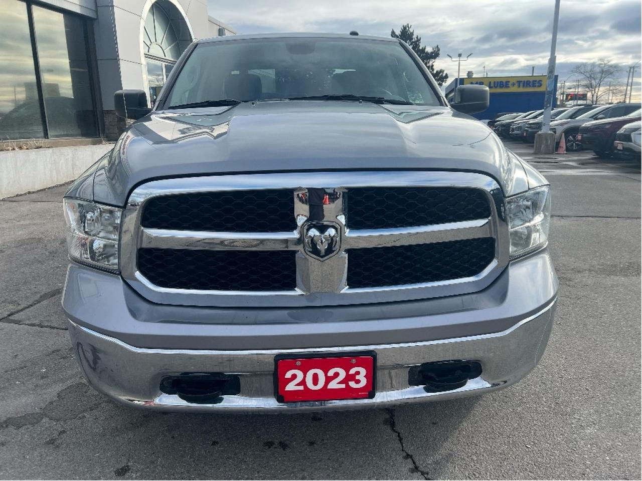 2023 RAM 1500 Classic SLT Crew 4x4 HEMI V8 *HITCH *PWR SEAT *LOW KMS Photo2