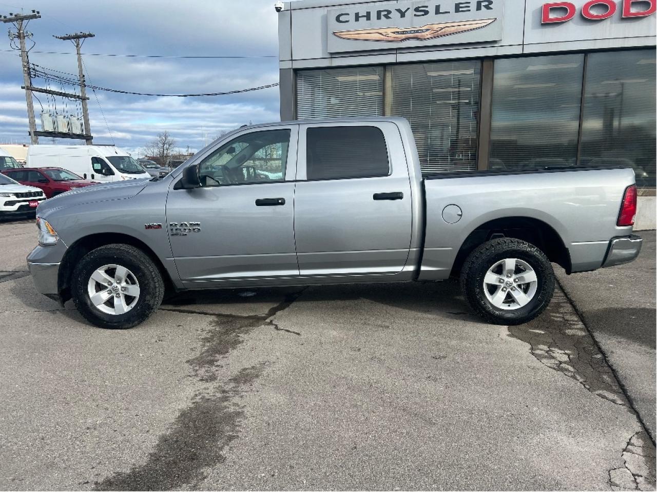 2023 RAM 1500 Classic SLT Crew 4x4 HEMI V8 *HITCH *PWR SEAT *LOW KMS Photo